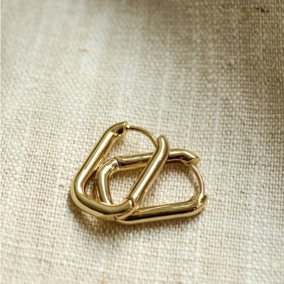 NWT 18k Gold plated modern hoop earrings - Picture 5 of 5